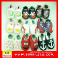 2015 new wholesale custom hot red and black cow leather embroidered infant shoes with baby